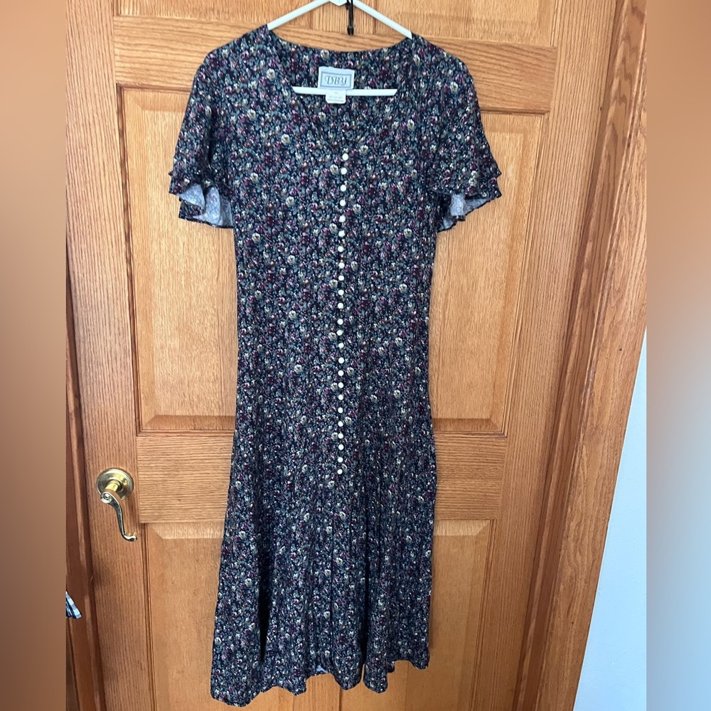 Vintage Floral Button-Front Short Sleeve Midi Dress in Dark Floral